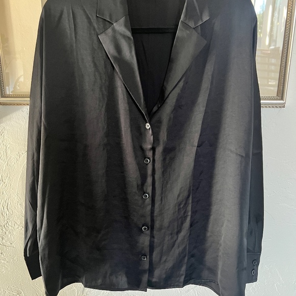 NWT SOLD OUT ARITZIA Wilfred Freeform Shirt Relaxed button-up shirt - Black, S - Picture 7 of 11